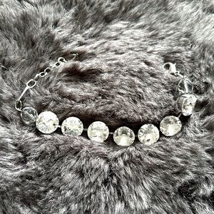 Large size, medium stone